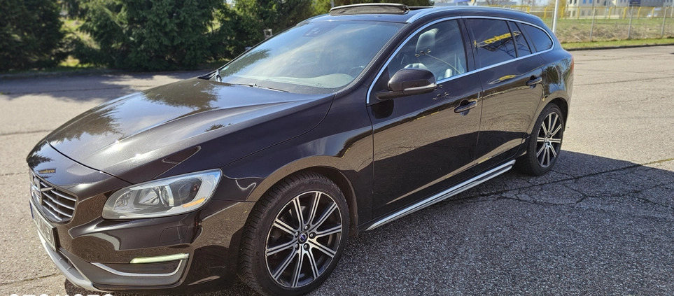 Volvo V60 cena 50900 przebieg: 260000, rok produkcji 2013 z Białystok małe 497